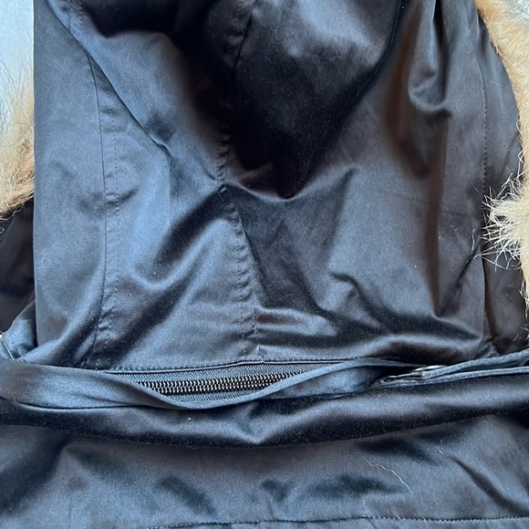 Guess Jeans women’s black satiny fur hooded belted hip length jacket szL - Picture 9 of 12